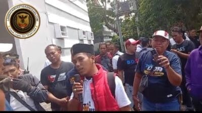 Puluhan Wartawan Surabaya Geruduk Kantor Satpol PP, Tuntut Keadilan