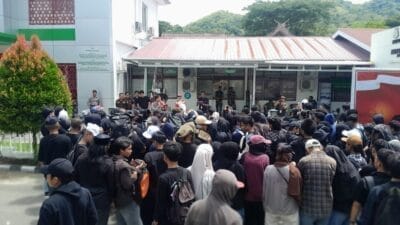 Aksi Demonstrasi Aliansi Mahasiswa Enrekang Geruduk Kejari: Usut Tuntas Dugaan Pemerasan Eks Kajari dalam Kasus BAZNAS