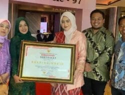 Sulfianingsih Banggakan Enrekang, Raih Penghargaan Perempuan Inspiratif Sulsel dari Gubernur