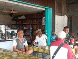 Warung Kopi Jadi Tempat Favorit, Babinsa Lakukan Komsos Bersama Warga
