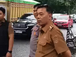 Aksi Spontan Kapolsek Biringkanaya Bersama Camat dan Lurah PAI Tangani Pohon Tumbang