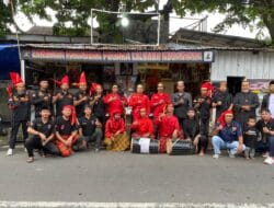 Lembaga Pakarena Pusaka Leluhur Bagikan 500 Paket Takjil di Jalan Flamboyan Makassar