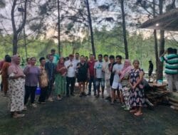 Pengusaha Muda Revan Putra Bangsawan Bersama Istri Bagikan Paket Daging Sapi Jelang Ramadan 1447 H di Bolsel.