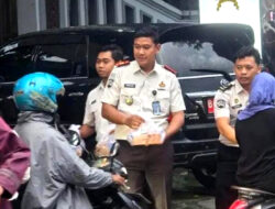 Rutan Bangil Bagikan Ratusan Takjil kepada Masyarakat di Bulan Ramadan