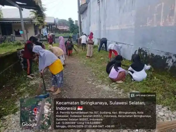 Ketua RW 02 kelurahan Sudiang kecamatan biring kanaya H.Nasaruddin Pimpin Kerja Bakti Warga di Tunas Jaya