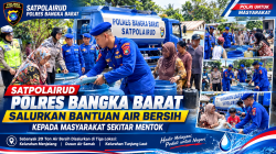 Satpolairud polres Bangka Barat salurkan bantuan air bersih kepada Masyarakat sekitar mentok.